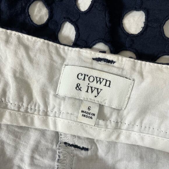 Crown & Ivy Navy Blue & White Embroidered Circles Shorts - Size 6 - 5" Inseam - Picture 4 of 7